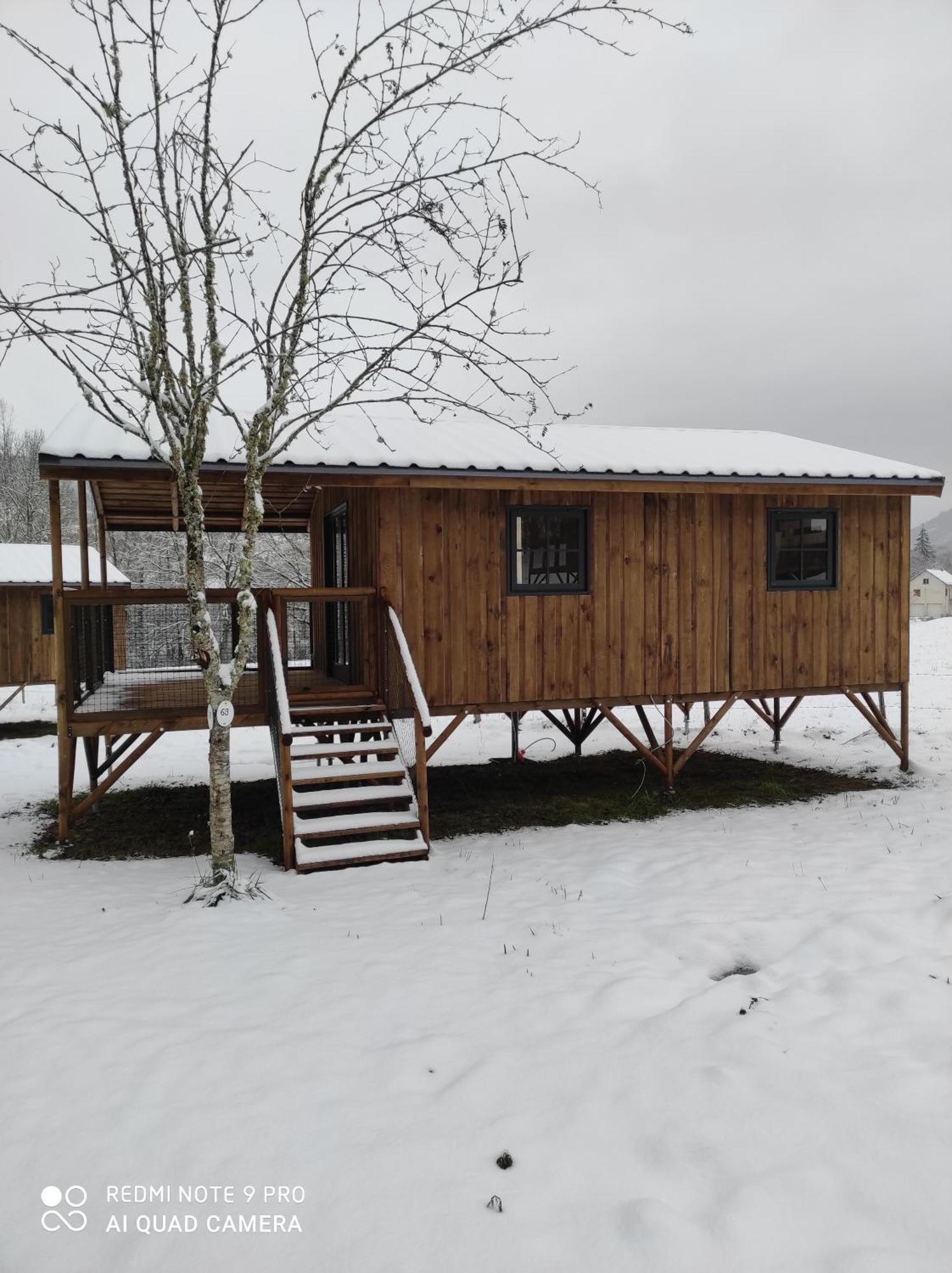 Camping La Borie Basse Condat  Buitenkant foto